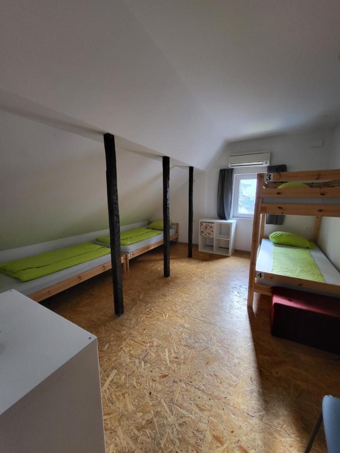 Albergue Bus Station Beds Bled Exterior foto