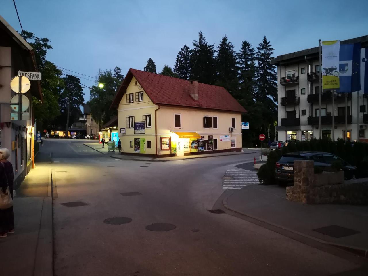 Albergue Bus Station Beds Bled Exterior foto