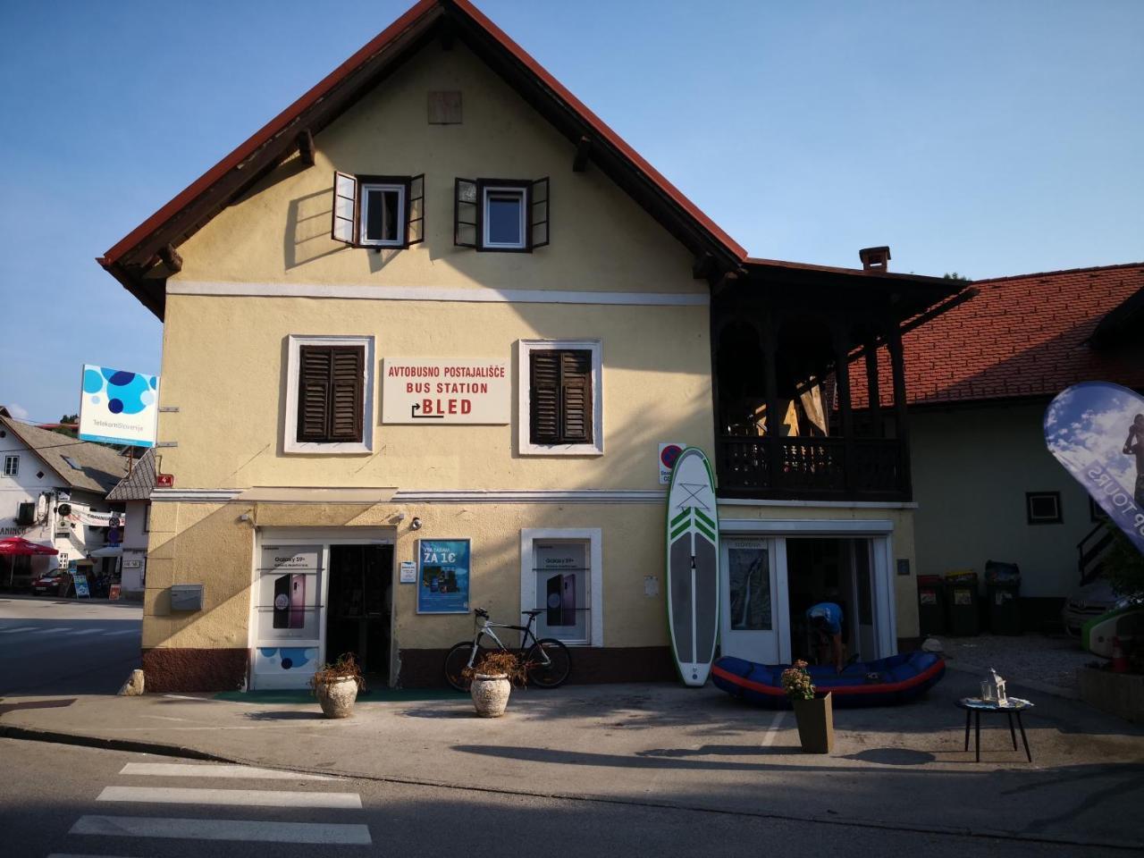 Albergue Bus Station Beds Bled Exterior foto
